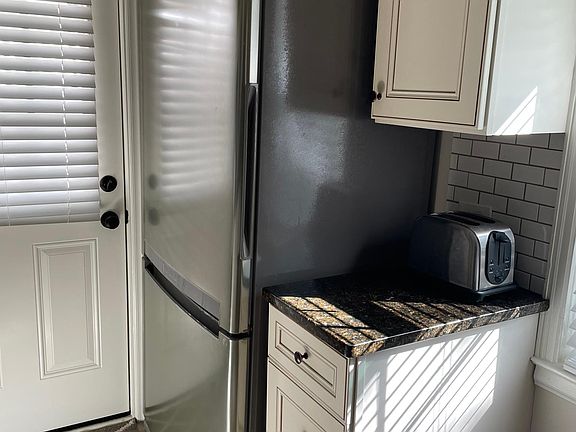 5th image of 901 Rosehill Ave