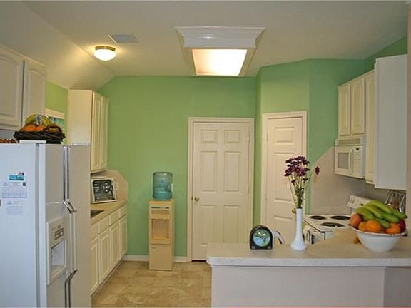 3rd image of 1910 Harbour Crest Dr