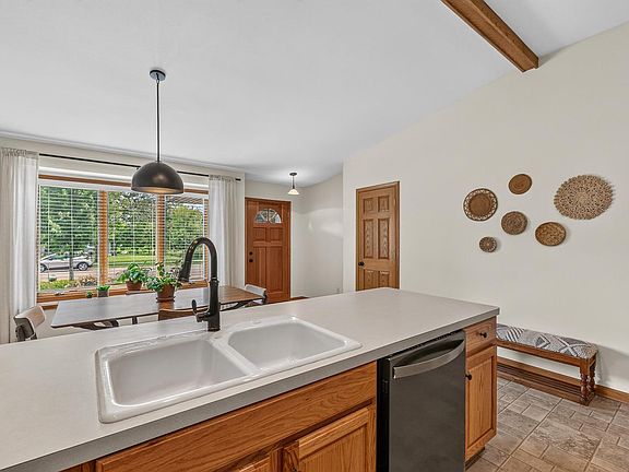 3rd image of 626 W Prospect STREET