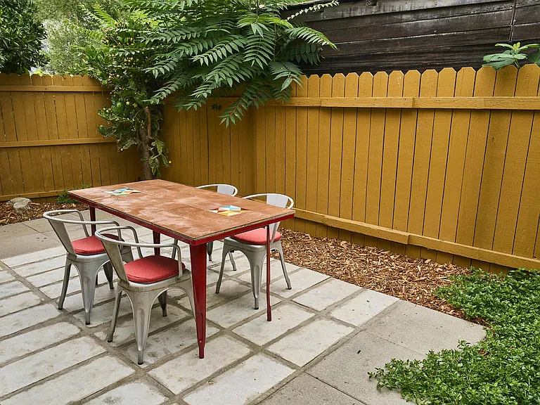 2074 W 27th St — Photo 10