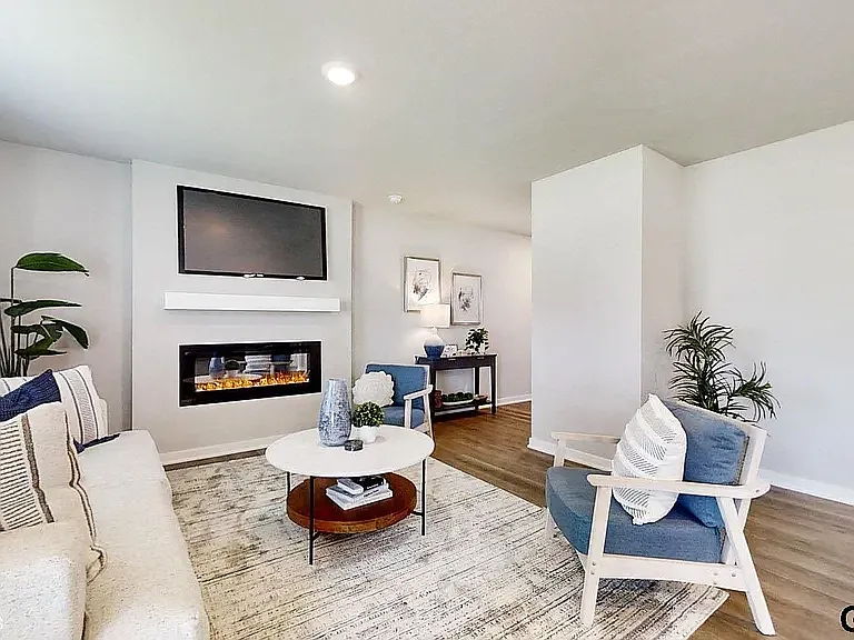20511 Margo St — Photo 34