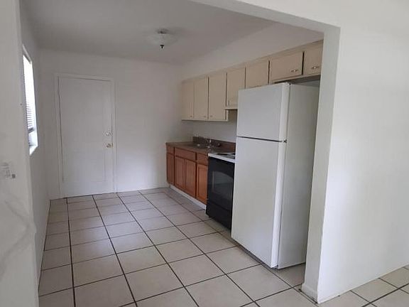 4th image of 1018 NW 6th Pl