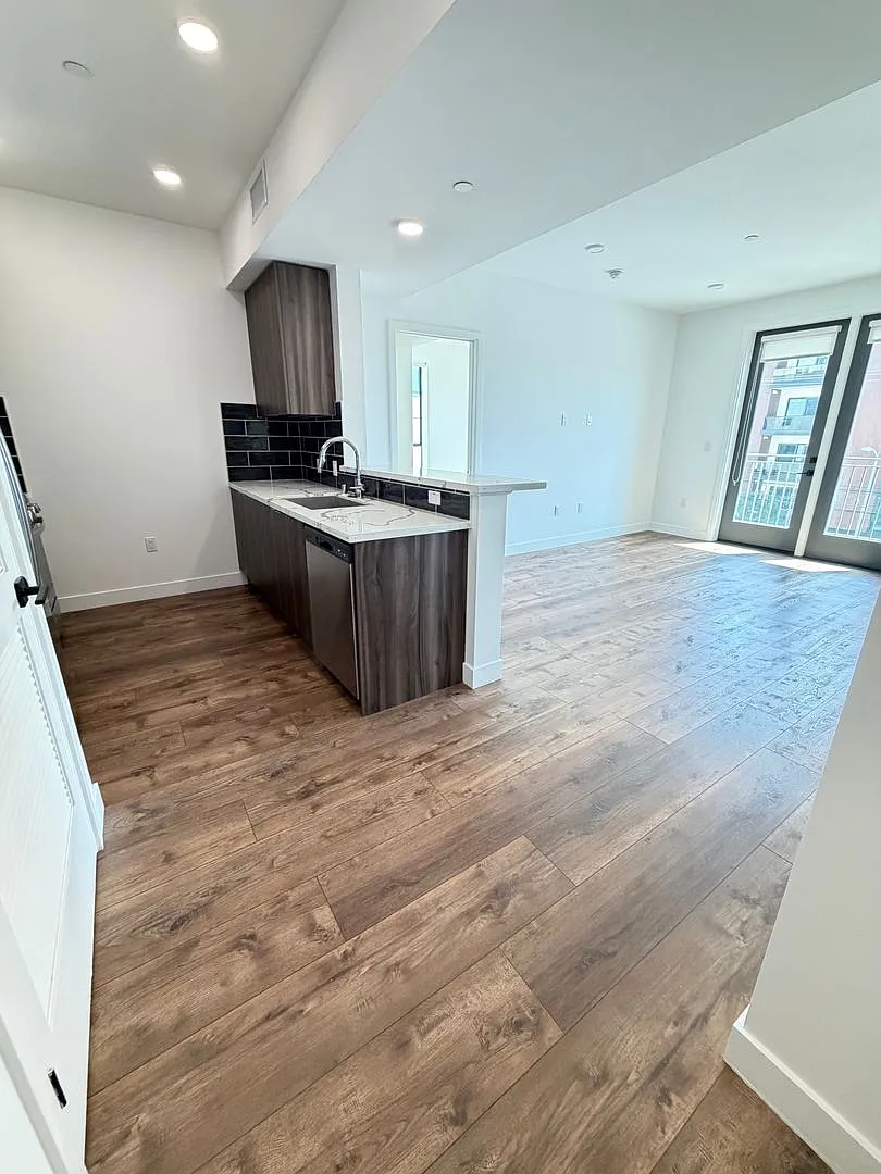 Montecito Lofts — Photo 4