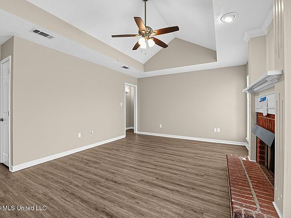 4th image of 615 Olympic Dr