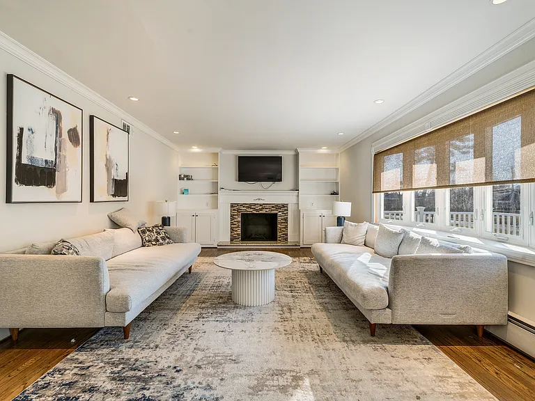 351 Hollywood Ave — Photo 4