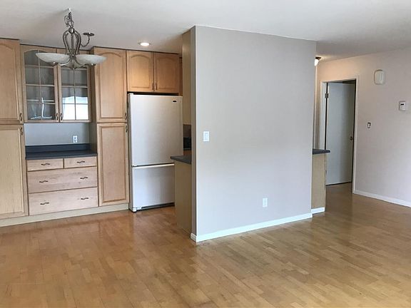 2nd image of 5051 La Jolla Blvd Unit 205