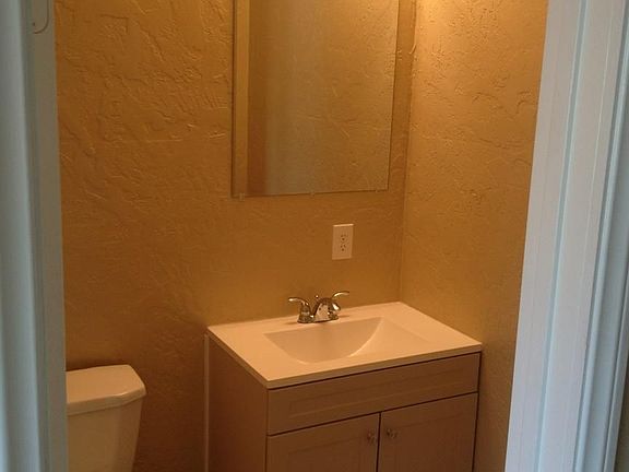 5th image of 635 W Hamilton Ave