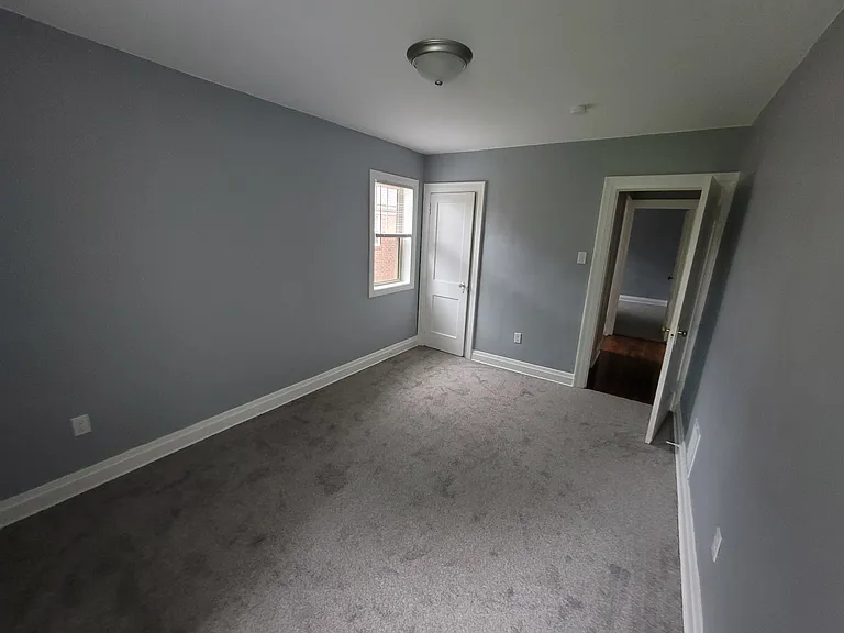 813 W 33rd St — Photo 24