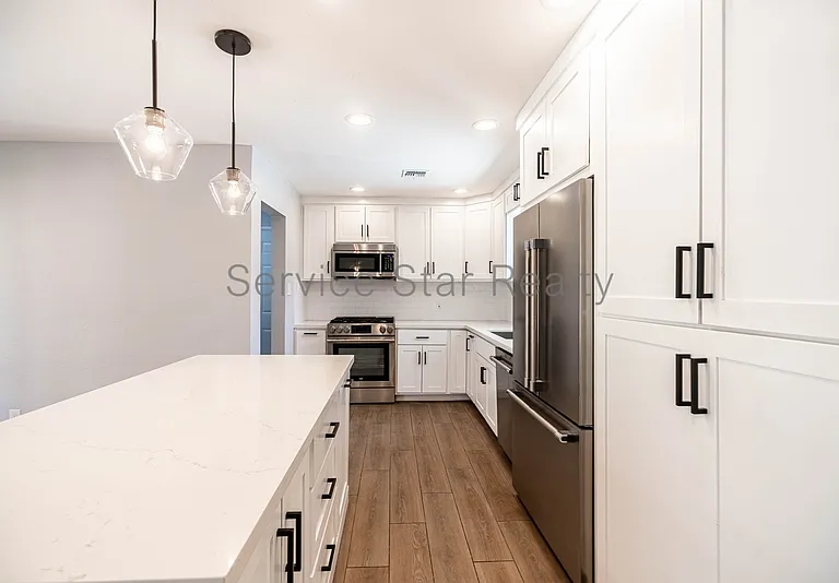 1946 E Rancho Dr — Photo 11