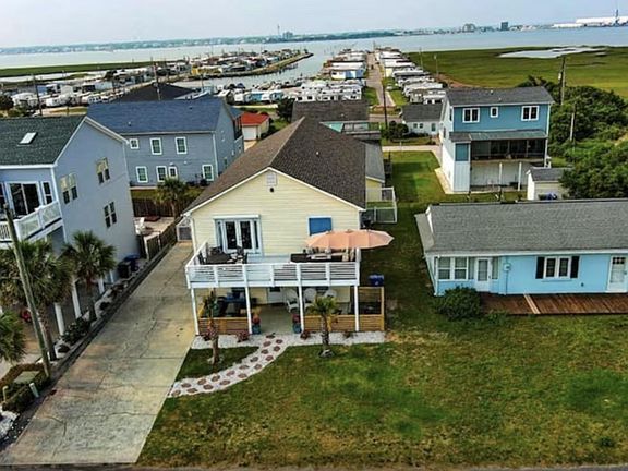 4th image of 205 Barefoot Ln #B