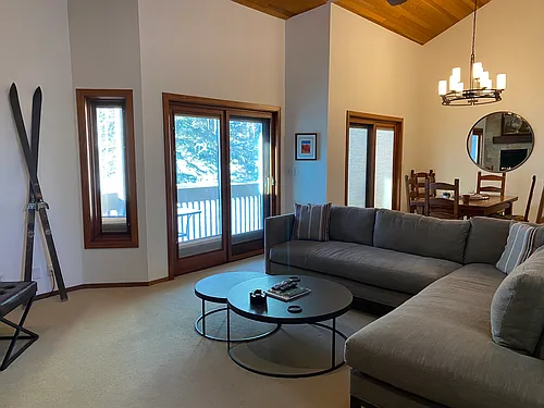 1583 Lakeside Cir Photo 1