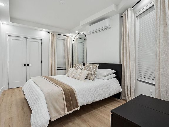 3rd image of 316 W 36th St APT 3B