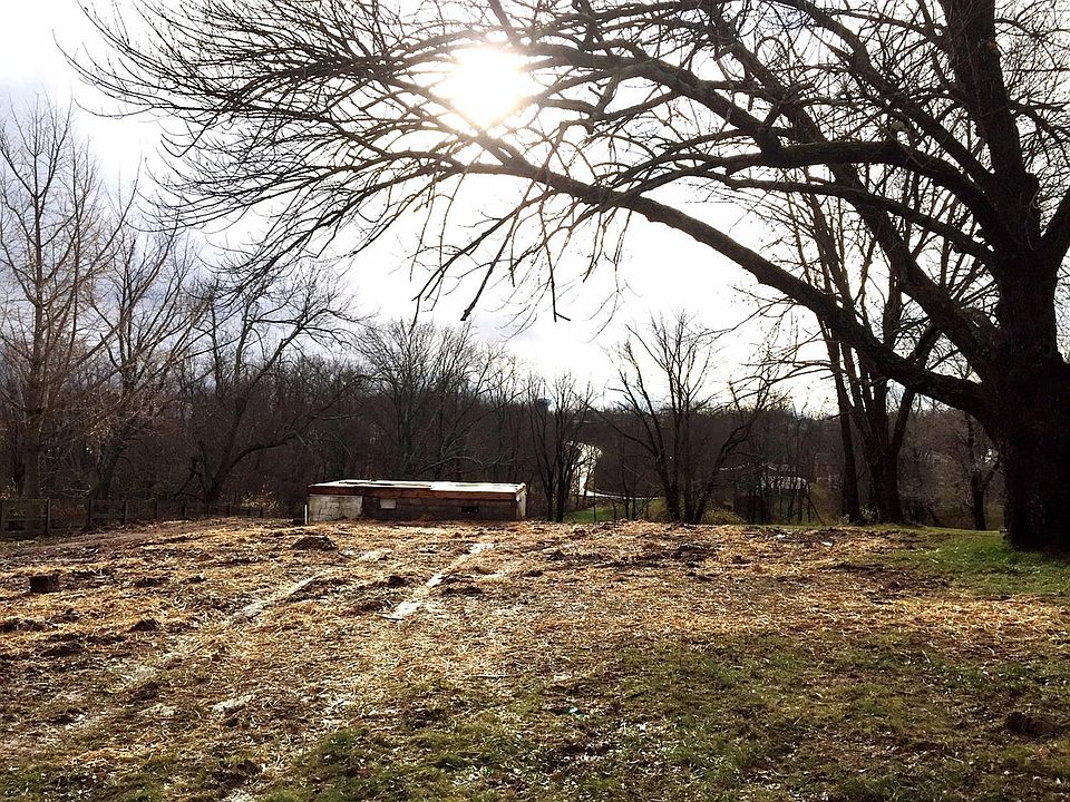 1st image of 109 Sanders Dr