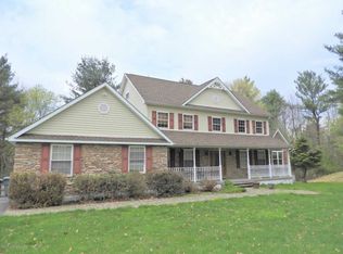4022 Manor Dr, Stroudsburg, PA 18360