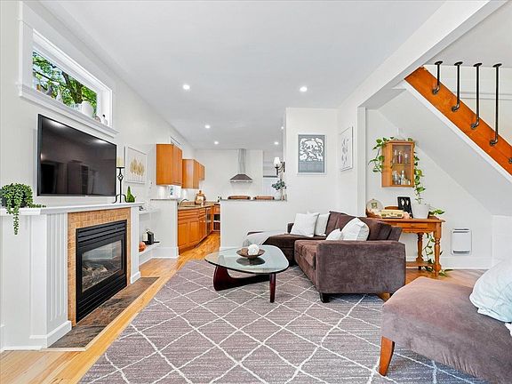 5th image of 4399 Quebec St