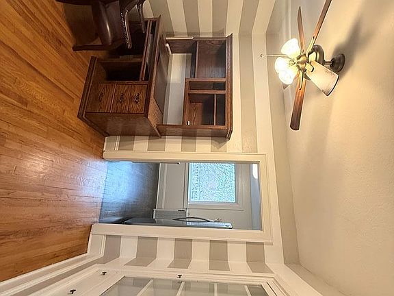 4th image of 216 Westwood Dr