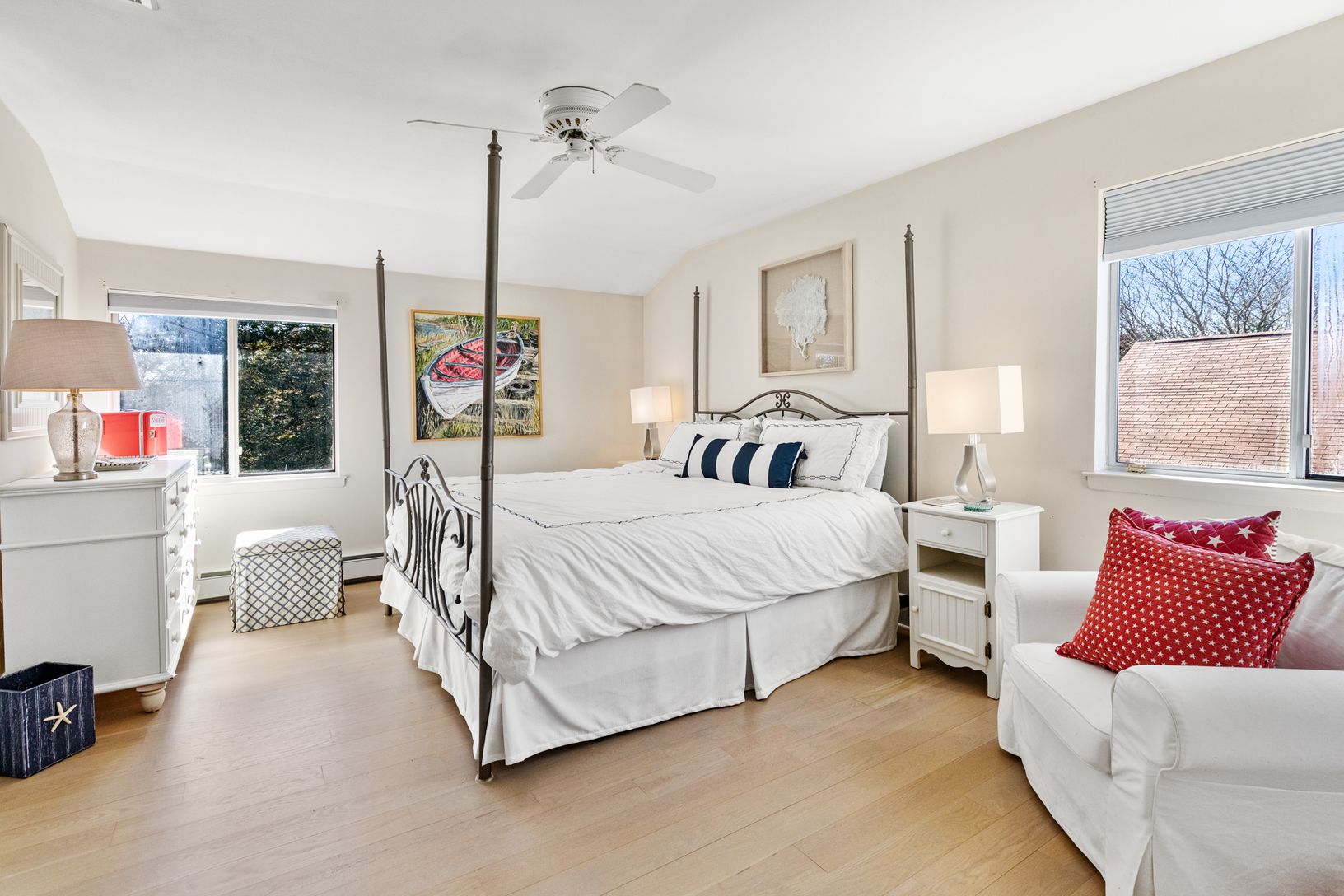  En-suite bedroom on the 2nd floor with King bed 