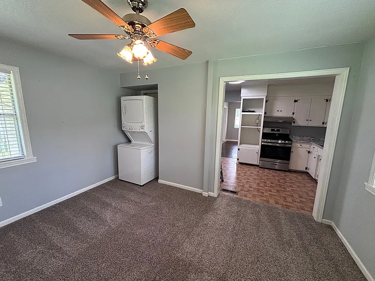 1818 S Ashwood Ave — Photo 9