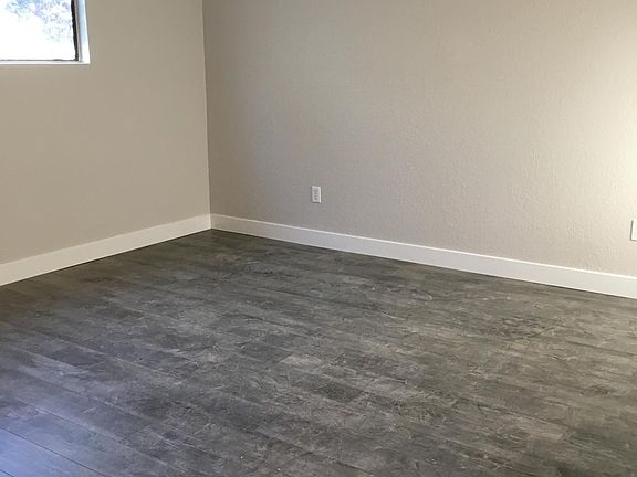 4th image of 814 Sapphire St