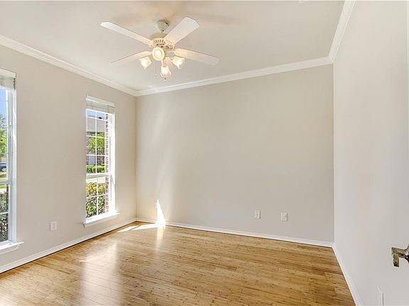 4th image of 2400 Warwick Cir