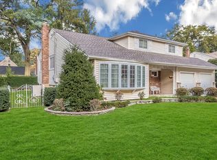 288 Marie Ct, West Hempstead, NY 11552