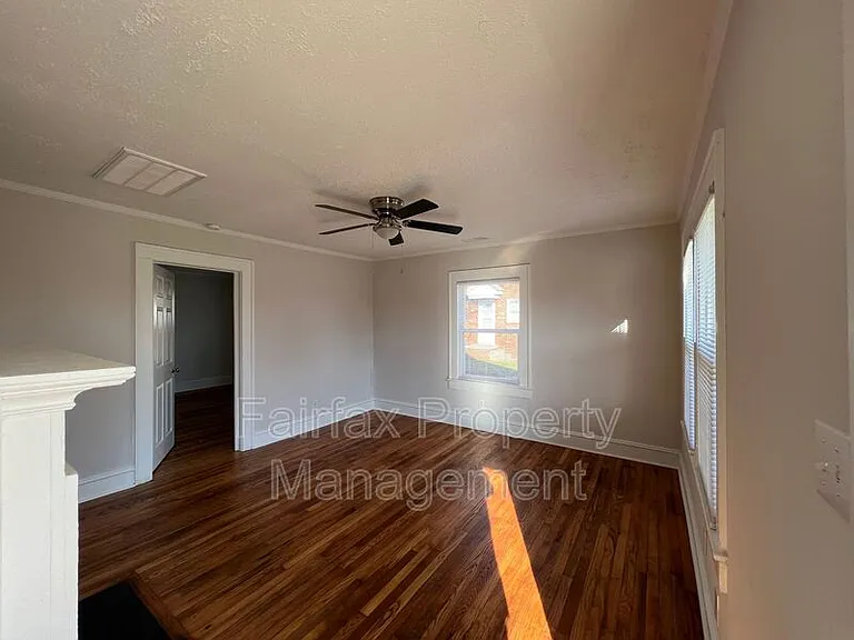 102 W Summit Ave #B — Photo 5