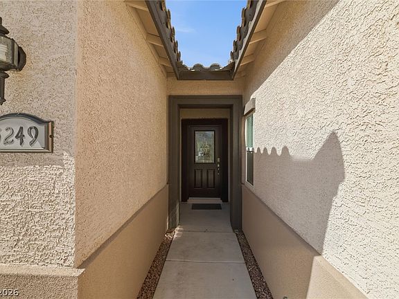 3rd image of 5249 Lilia Ave