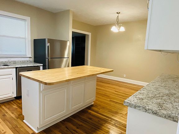 4th image of 2424 Dudley Ave