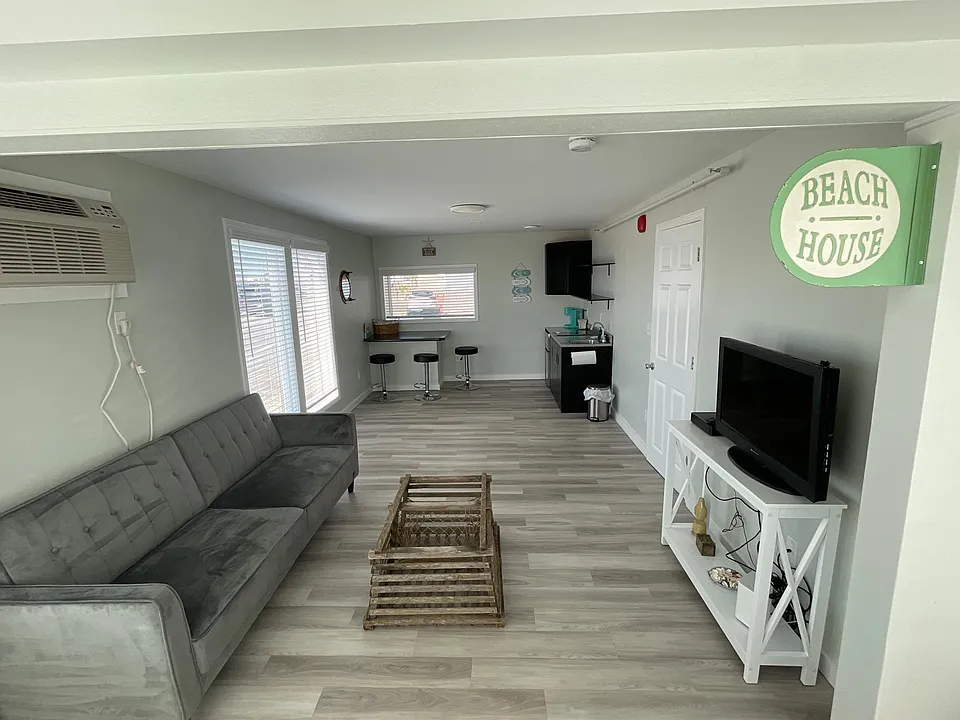 449 Ocean Blvd #101