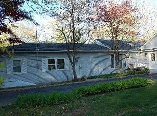 16 Acorn Trl, Oak Ridge, NJ 07438