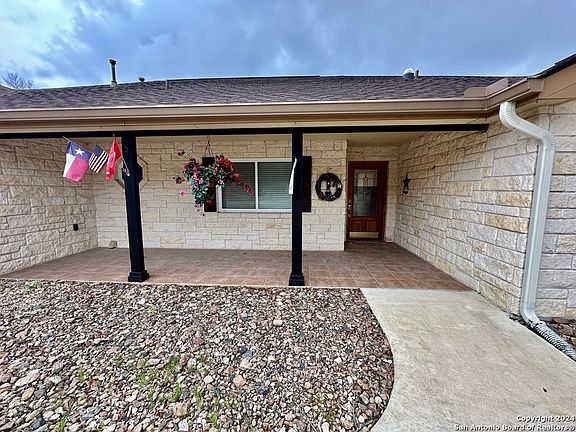 3rd image of 206 E ESTATES DR