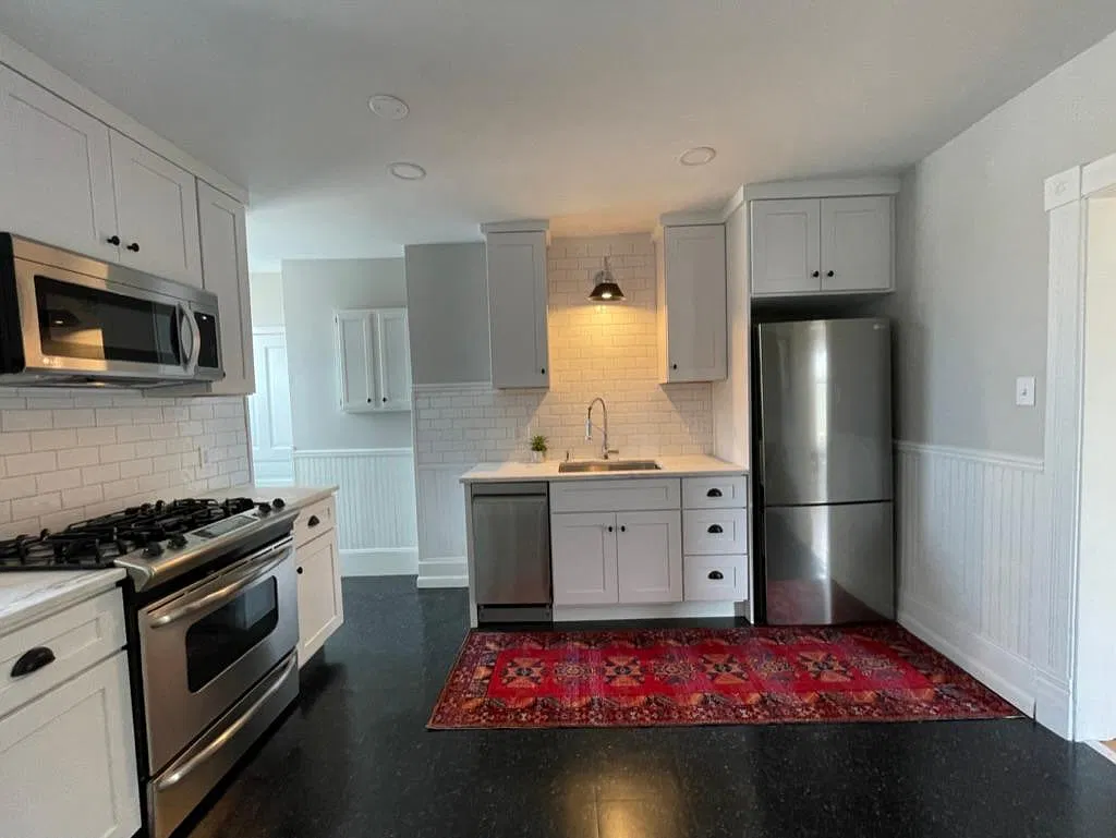 547 Lyon St NE — Photo 4