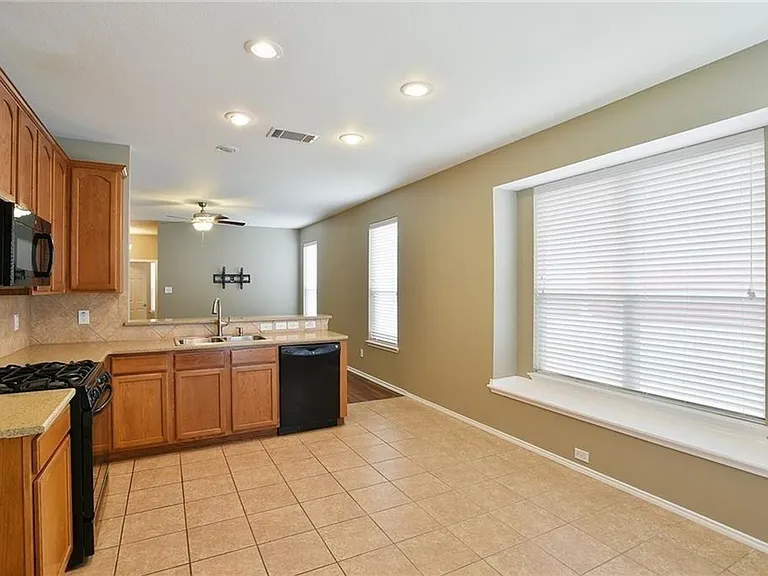 9109 Nathaniel Dr — Photo 7