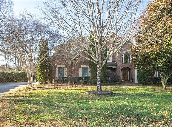 2nd image of 2256 Woodridge Dr