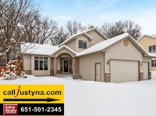 859 Meadow Ln, Woodbury, MN 55125