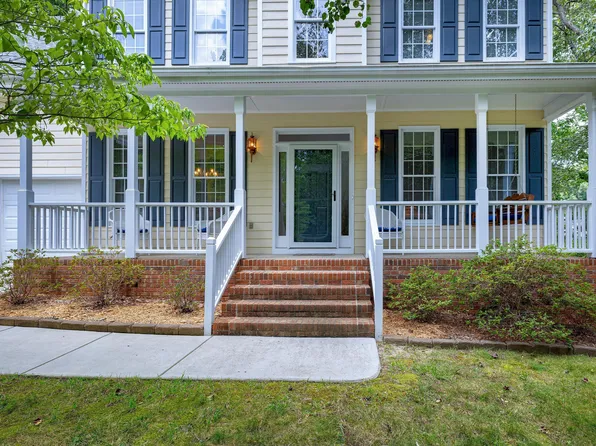 102 Whitlock Ln, Cary, NC 27513