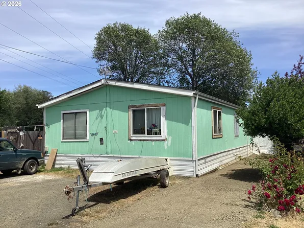 110 Charlene Ln, Tenmile, OR 97481