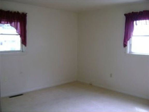 5th image of 22 Davidson Ave