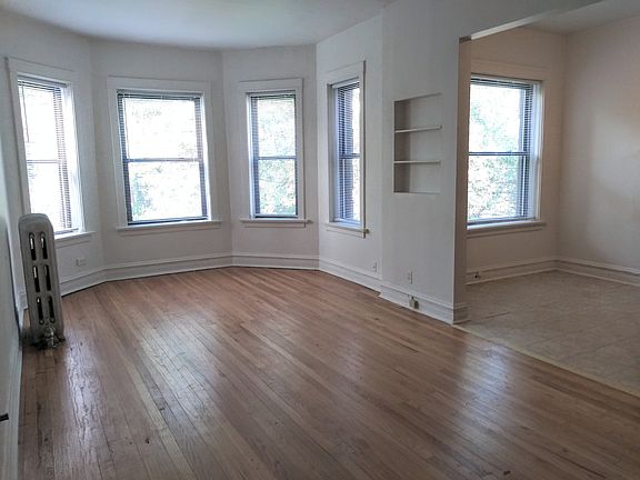 3rd image of 703 W Cornelia Ave APT 3F