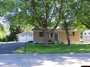 104 W Welcome Ave, Mankato, MN 56001