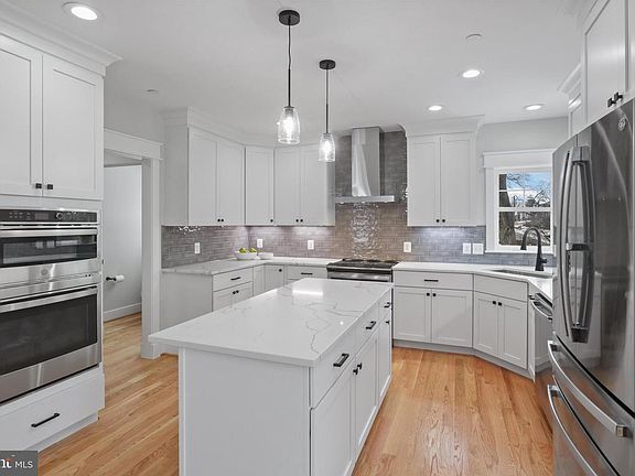 3rd image of 2108 Dennings Rd