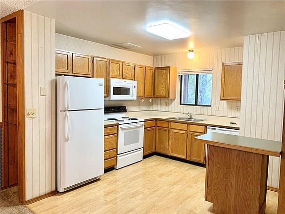 4th image of 3400 Canyon Dr APT 3A