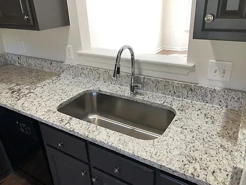 2 bed, 1.5 bath, 1038 sqft, $1,575 — Photo 4