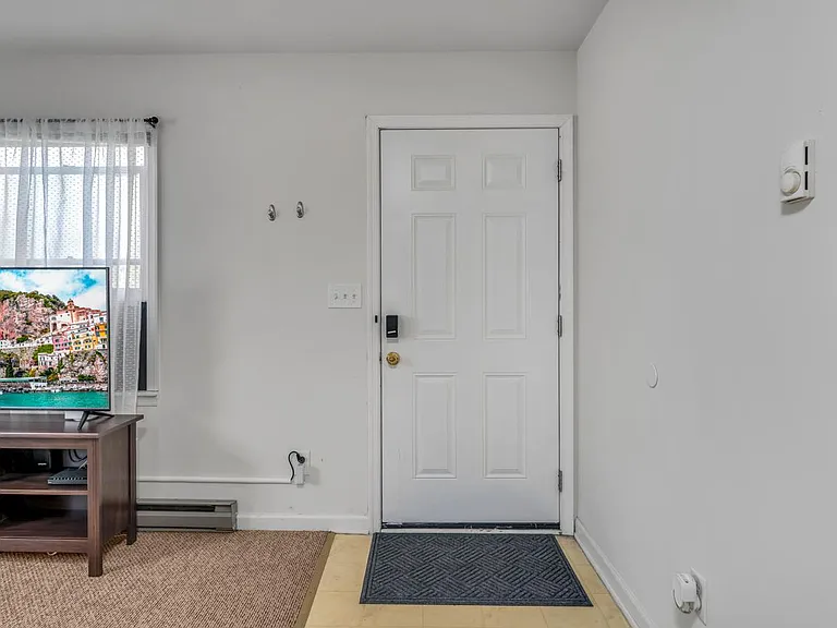 19 Limox Ln #B — Photo 4
