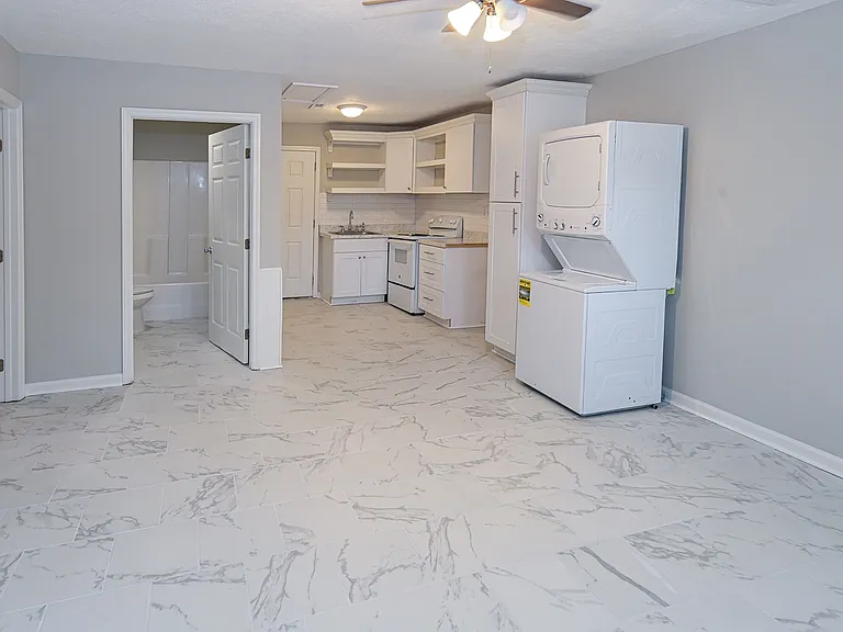 2515 Grimwood Rd #B — Photo 1