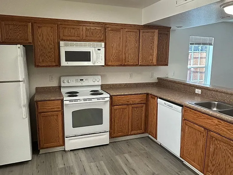 725 W 4th Ave — Photo 21