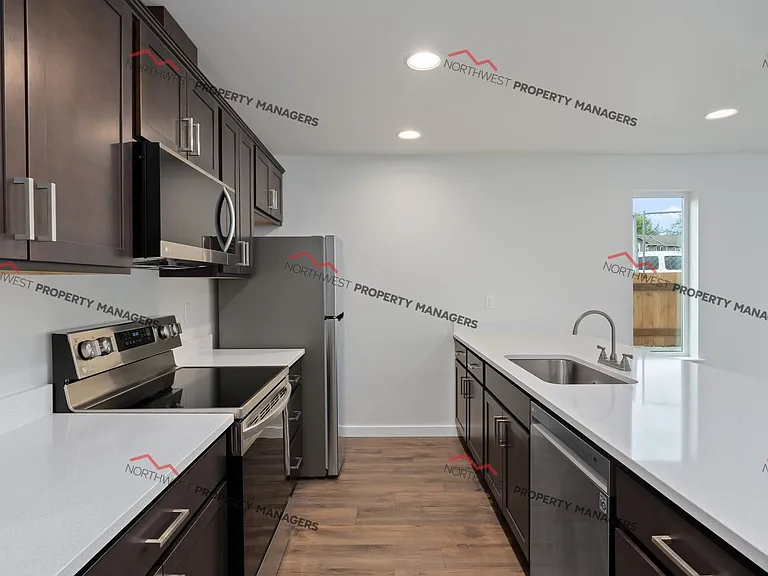 208 E Stella St #805-813 — Photo 7