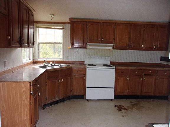 4th image of 121-123 Hobart Ln
