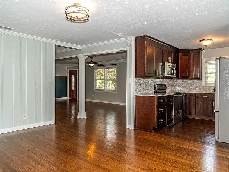 2331 Robin Ln SE — Photo 4