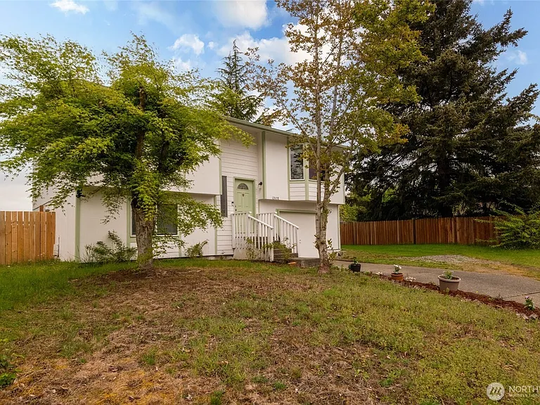 12638 SE 210th Ct — Photo 2